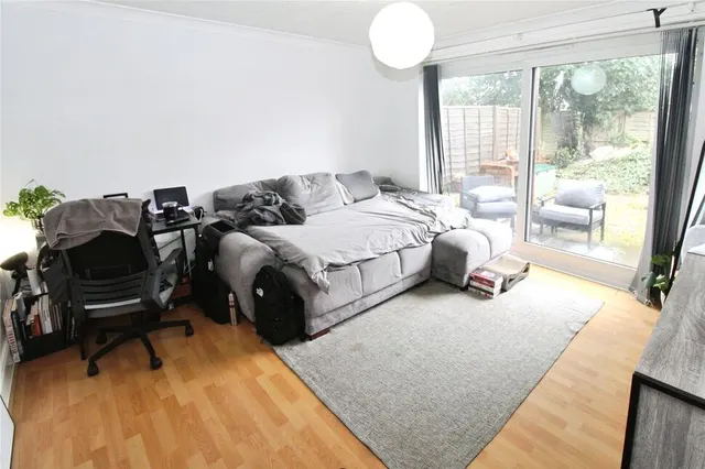 Photo 2 — Hardy Close, Southampton, Hampshire, SO15