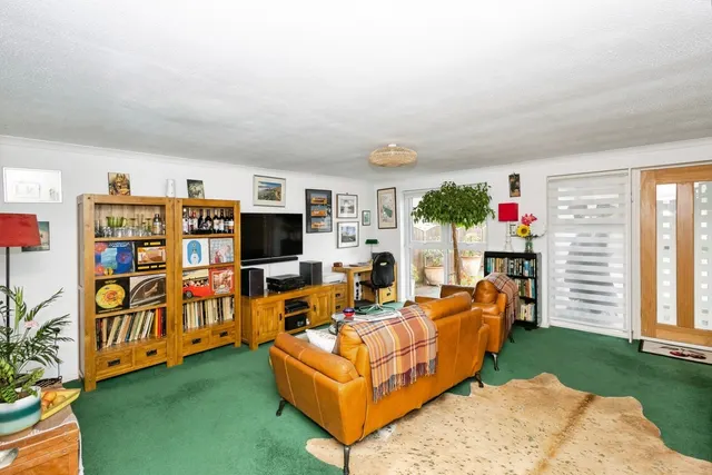 Selsey Close, Hayling Island, PO11, photo 3