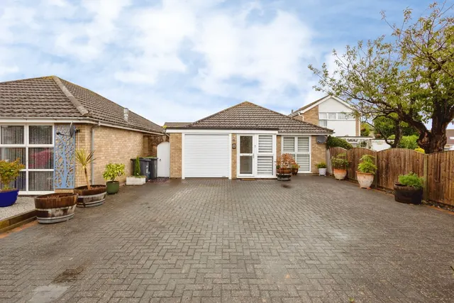 Selsey Close, Hayling Island, PO11, photo 2