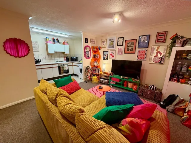 Burton Court, Peterborough, PE1, photo 3