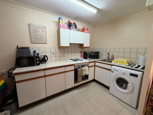 Burton Court, Peterborough, PE1, photo 2
