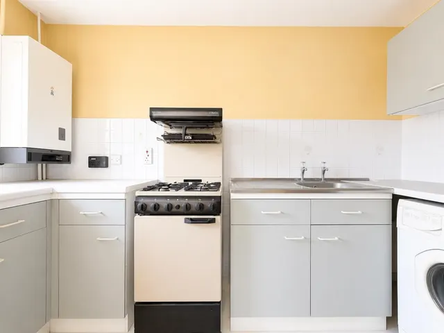 Orchard Road, Hounslow, TW4, photo 3