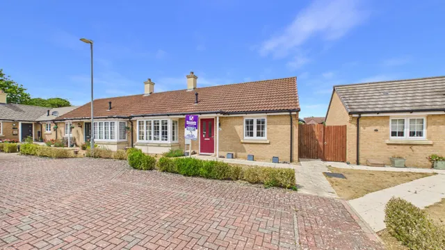 Mayfield Gardens, BASTON, MARKET DEEPING, PE6, photo 1