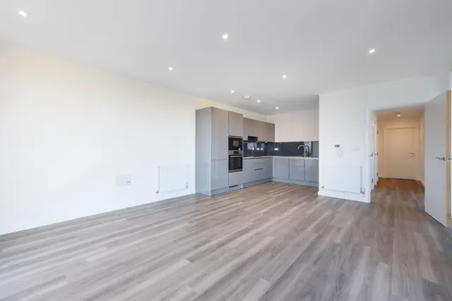 Photo 3 — Flat 28, Andrewes House, LONDON