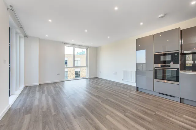 Photo 2 — Flat 28, Andrewes House, LONDON