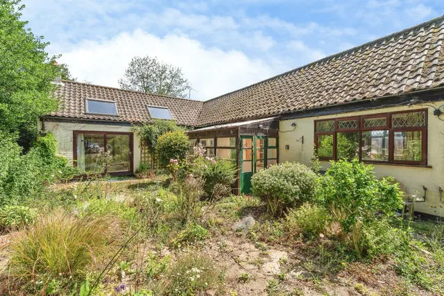 Norwich Road, Roughton, photo 1