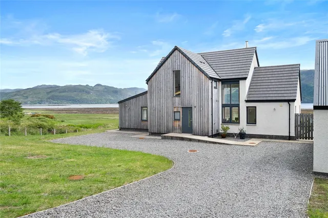 Slumbay House, Church Street, Lochcarron, Strathcarron, IV54 8YP, photo 1