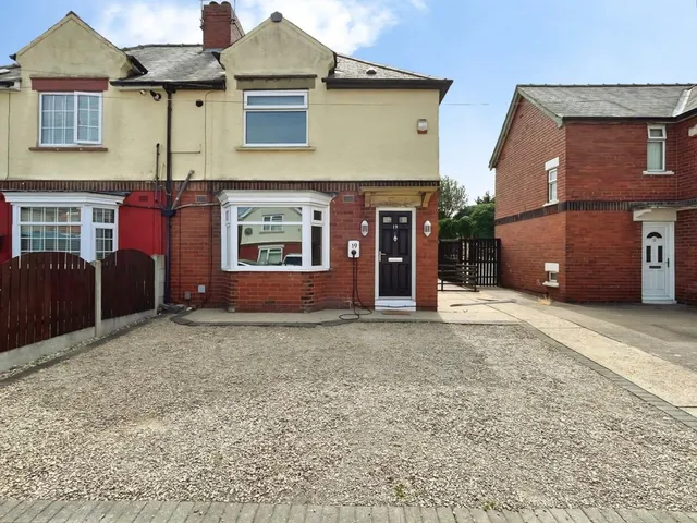 Photo 2 — Greenwood Avenue, Mansfield Woodhouse