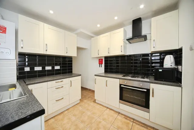 Hitchin Road, Luton, LU2, photo 2