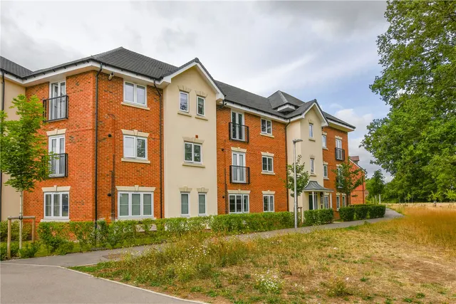 Photo 2 — Harvest Path, Finchwood Park, Wokingham, Berkshire, RG40