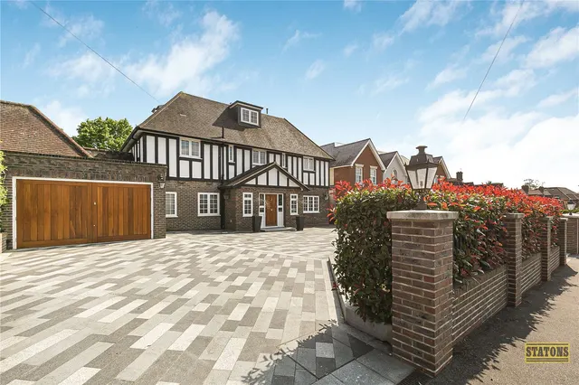 Brookmans Avenue, Brookmans Park, Hertfordshire, AL9 7QJ, photo 1