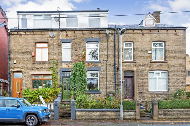 Mossley Road, Grasscroft Saddleworth, OL4, photo 1