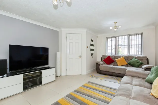 Ferrers Close, Slough, SL1, photo 3