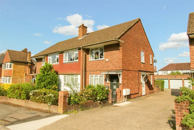 Long Lane, Hillingdon, UB10 9PE, photo 1