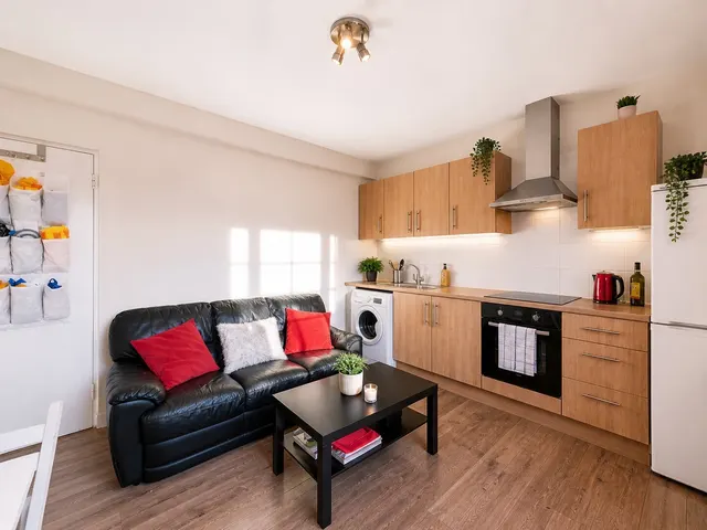 William Bonney Estate, London, SW4, photo 3