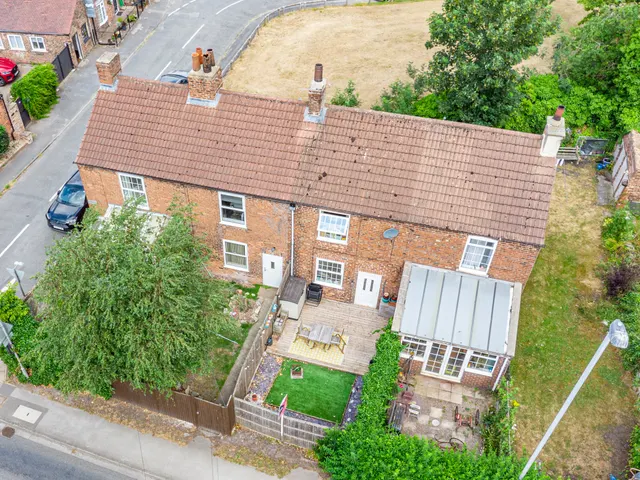 Main Road, The Cottage, YO8, photo 2