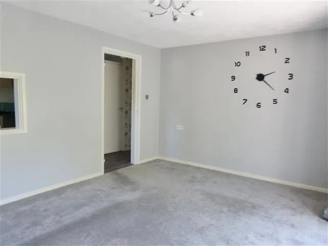 Blenheim Way, SG2, photo 3