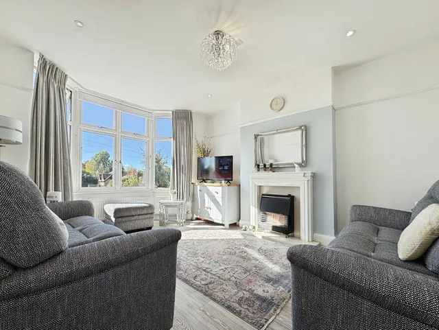 West Wycombe Road, High Wycombe, HP12, photo 2