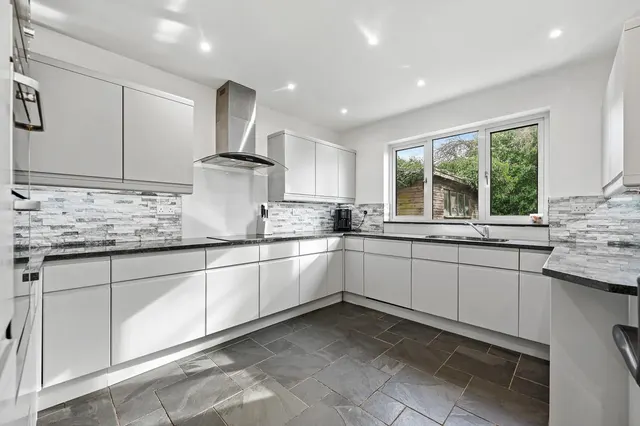 Downs Avenue, Pinner, HA5, photo 1