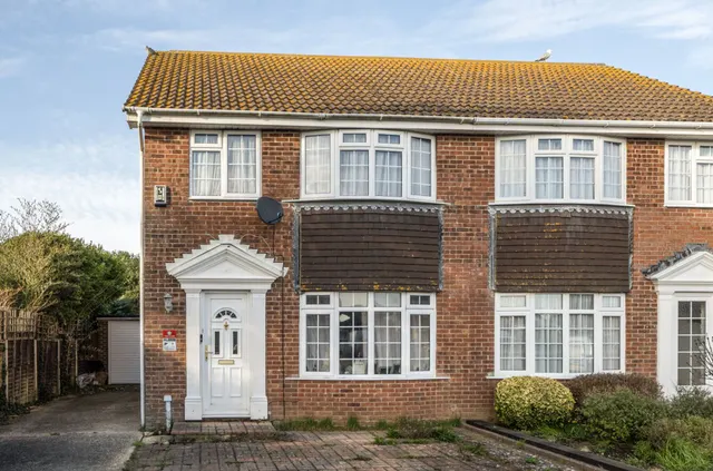 Cambridge Avenue, West Wittering, PO20, photo 1