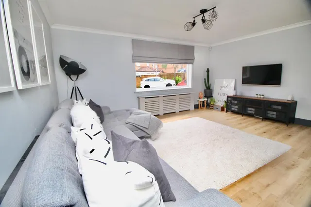 Photo 3 — Littlemill Avenue, Blackwood, Cumbernauld, G68 9NZ