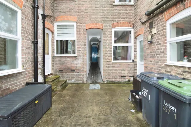 High Town Road, High Town, LU2, photo 3