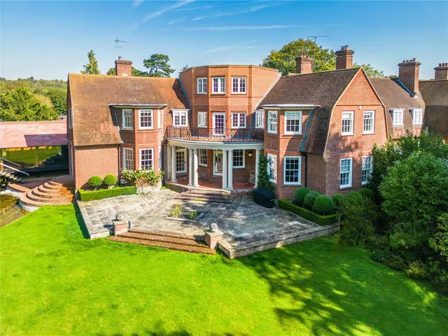 High Street, Hurley, Maidenhead, Berkshire, SL6 5NB, photo 1