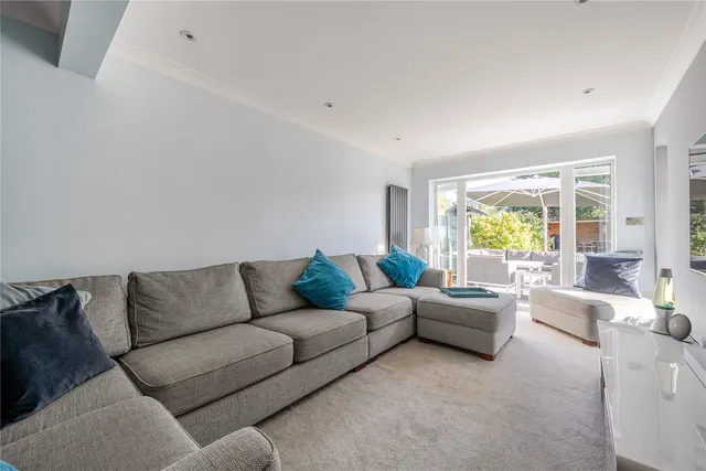 Maple Grove, Woking, GU22, photo 2
