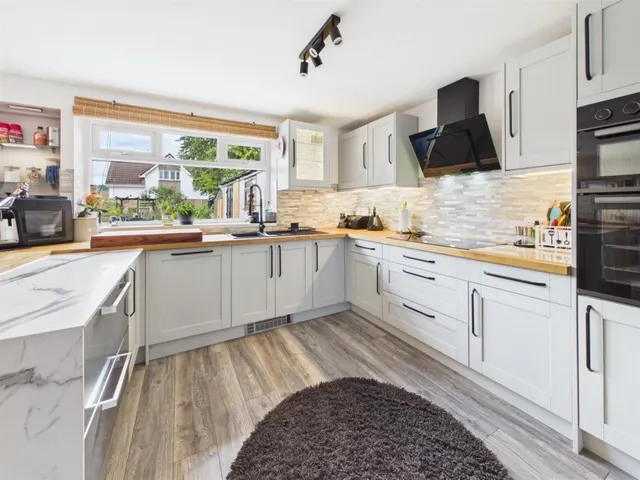Colerne Drive, Hucclecote, photo 2