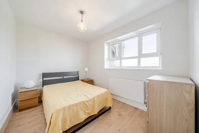 3 bedroom flat — Bolney Street, Vauxhall, London, SW8