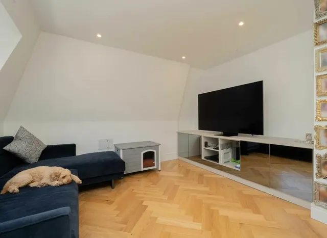 Photo 3 — Lisgar Terrace, West Kensington, W14