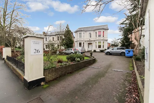 Warwick New Road, Leamington Spa, photo 1