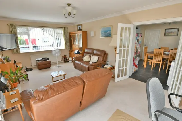 Foxcroft Drive, Colehill, BH21, photo 3