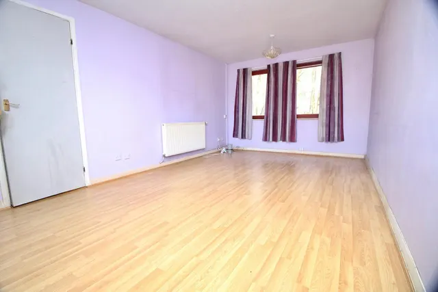 Photo 3 — Braesburn Court, Whitelees, Cumbernauld, G67 3PU