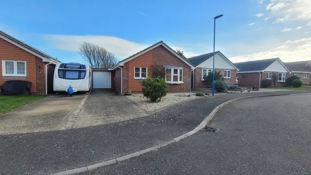 Spinney Close Selsey, Chichester PO20 9JD, photo 1
