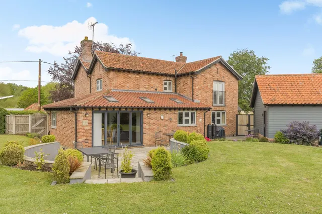 Church Road, Worthing, Dereham, photo 1