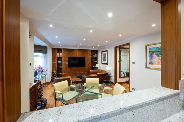 Brompton Road, Knightsbridge, SW3, photo 2