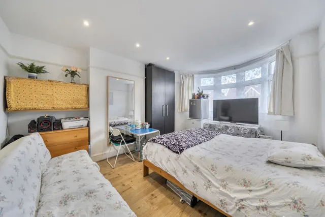 Cambridge Road, Harrow, HA2, photo 2