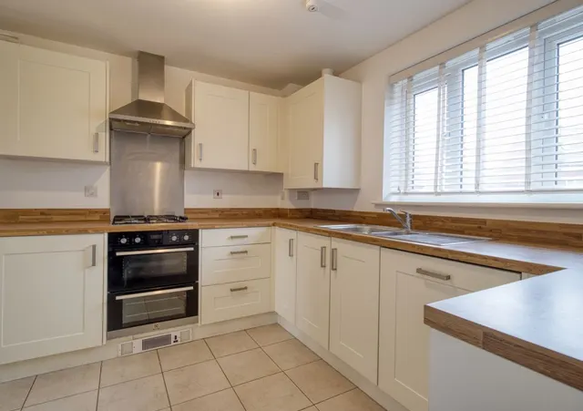 Lucknam Crescent, Coate, SN3, photo 2