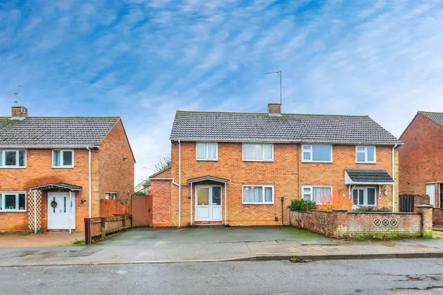 Beanfield Avenue, Corby, photo 1