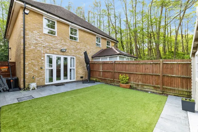 Witney Road, Crawley, RH10, photo 1