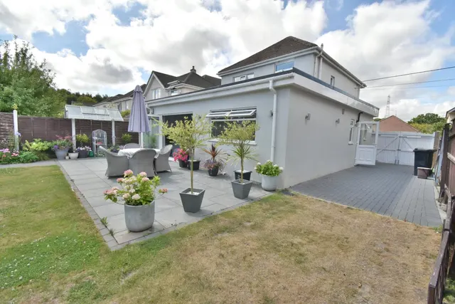 Clayford Avenue, BH22, photo 3