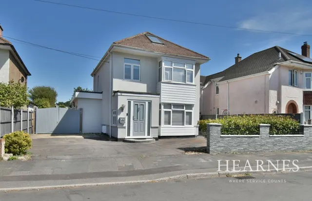 Clayford Avenue, BH22, photo 1