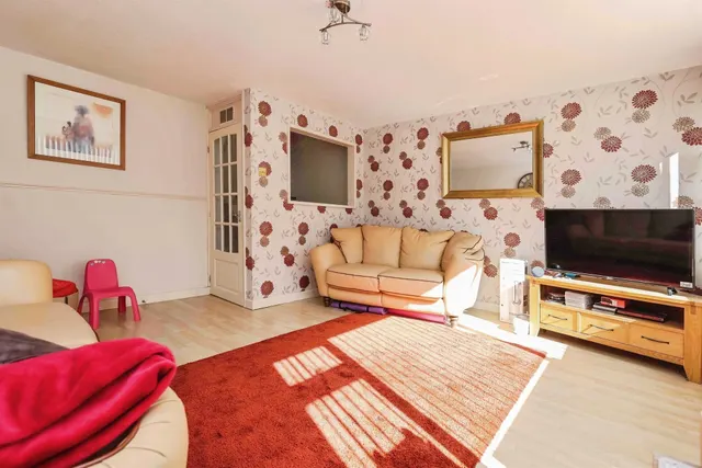 Kempton Park Road, Birmingham, B36, photo 2