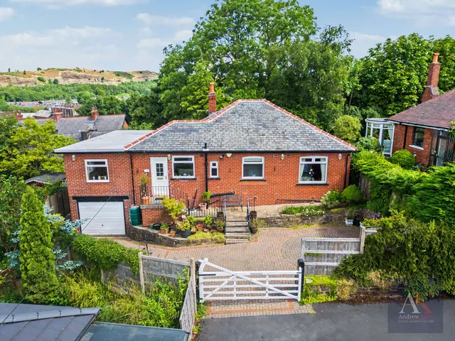 Spring Terrace Newhey, Rochdale OL16 4LZ, photo 1