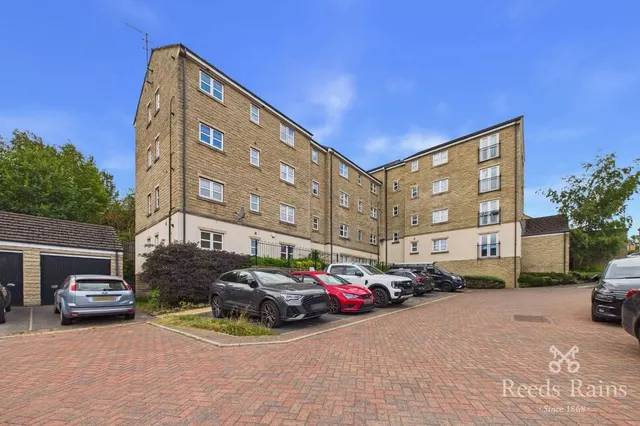 Laithe Hall Avenue, Cleckheaton, West Yorkshire, BD19, photo 1