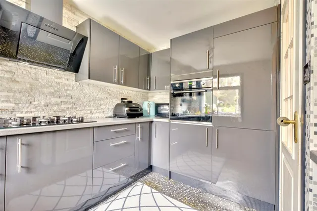 Cairns Close, Nottingham, NG5, photo 3