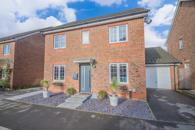 Viscount Gardens, Lakeside, Eastleigh, SO50 5UA, photo 1