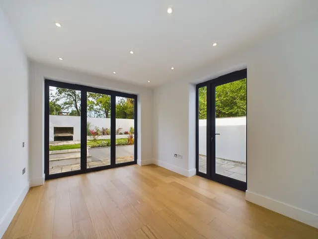 London, NW6, photo 1