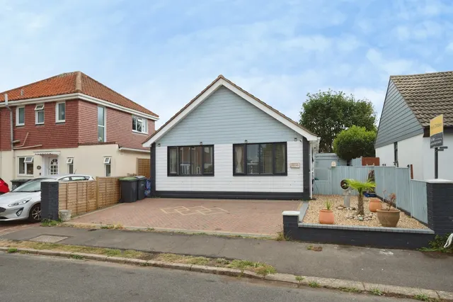 The Glade, Hayling Island, PO11, photo 1